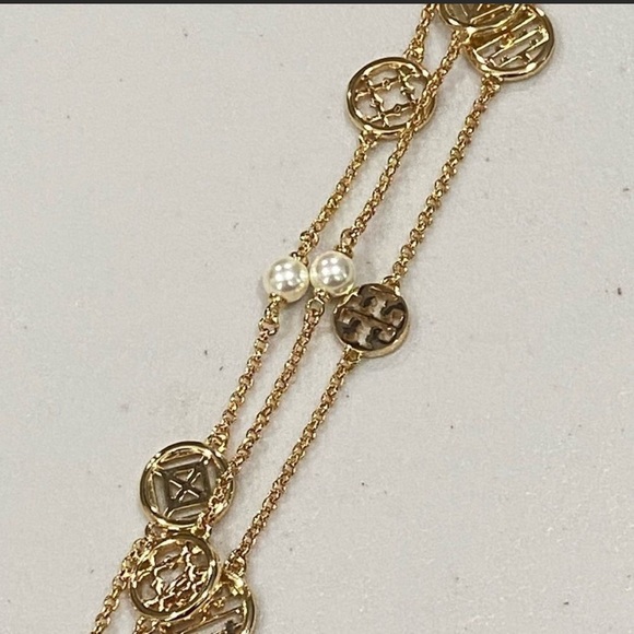 Tory Burch triple strand pearl logo bracelet - Picture 8 of 8